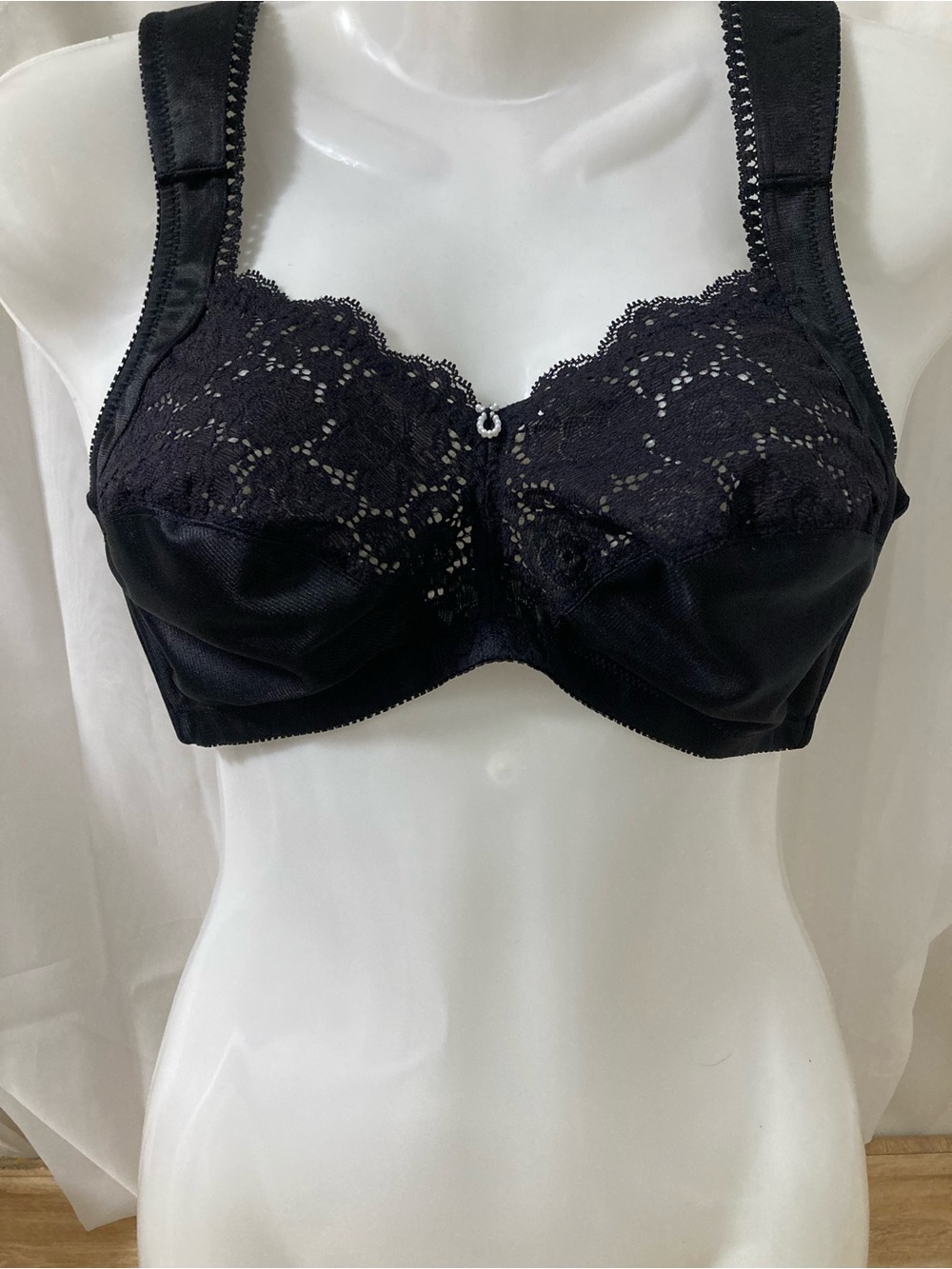 WonderBra Black Lace Full Coverage Underwire Bra 36C
